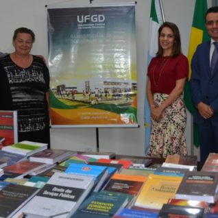 UFGD recebe doação de livros do IDAMS